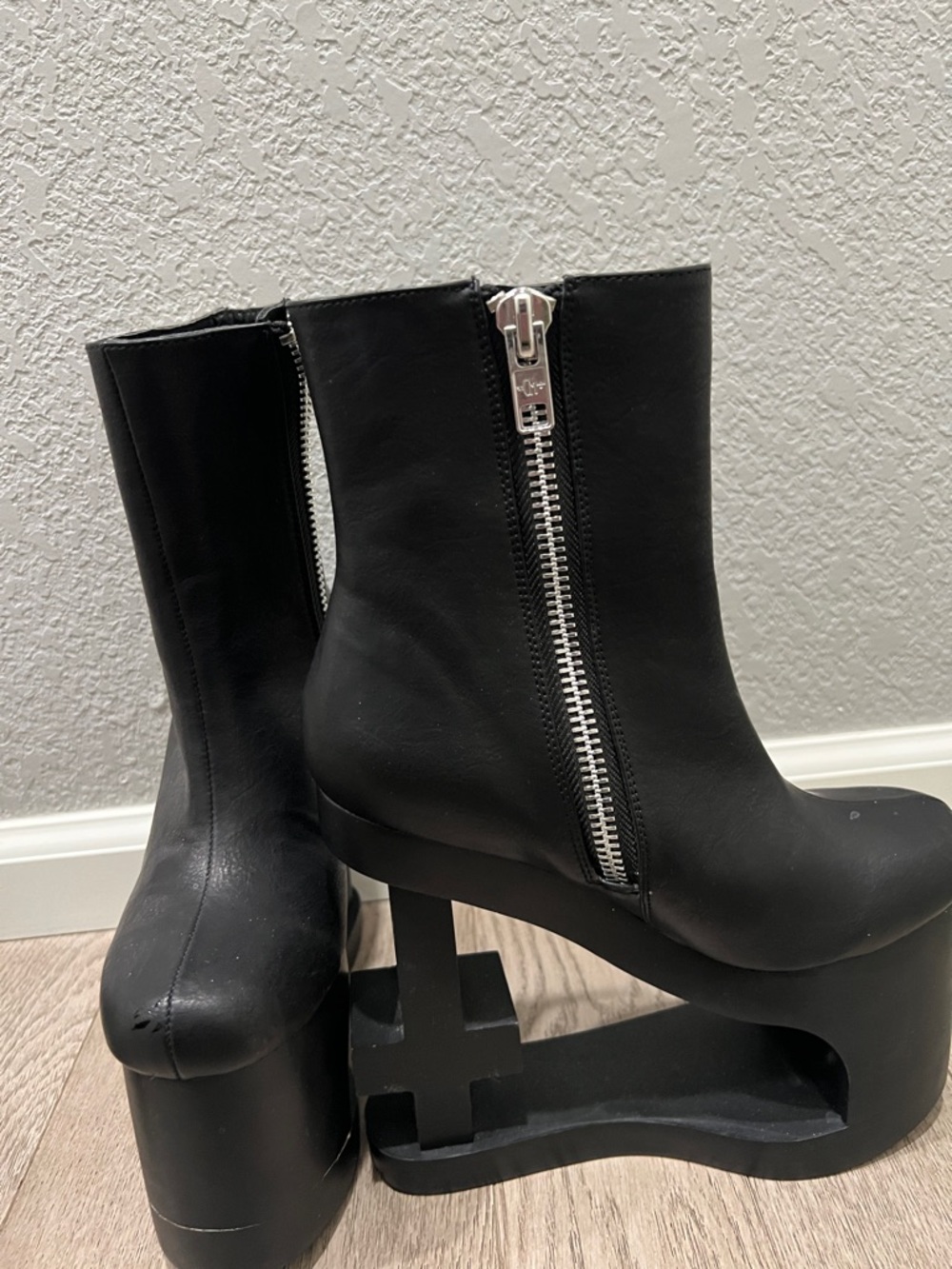 Cut-out Cross heel Black Chunky Platform Zip Ankle Boots
